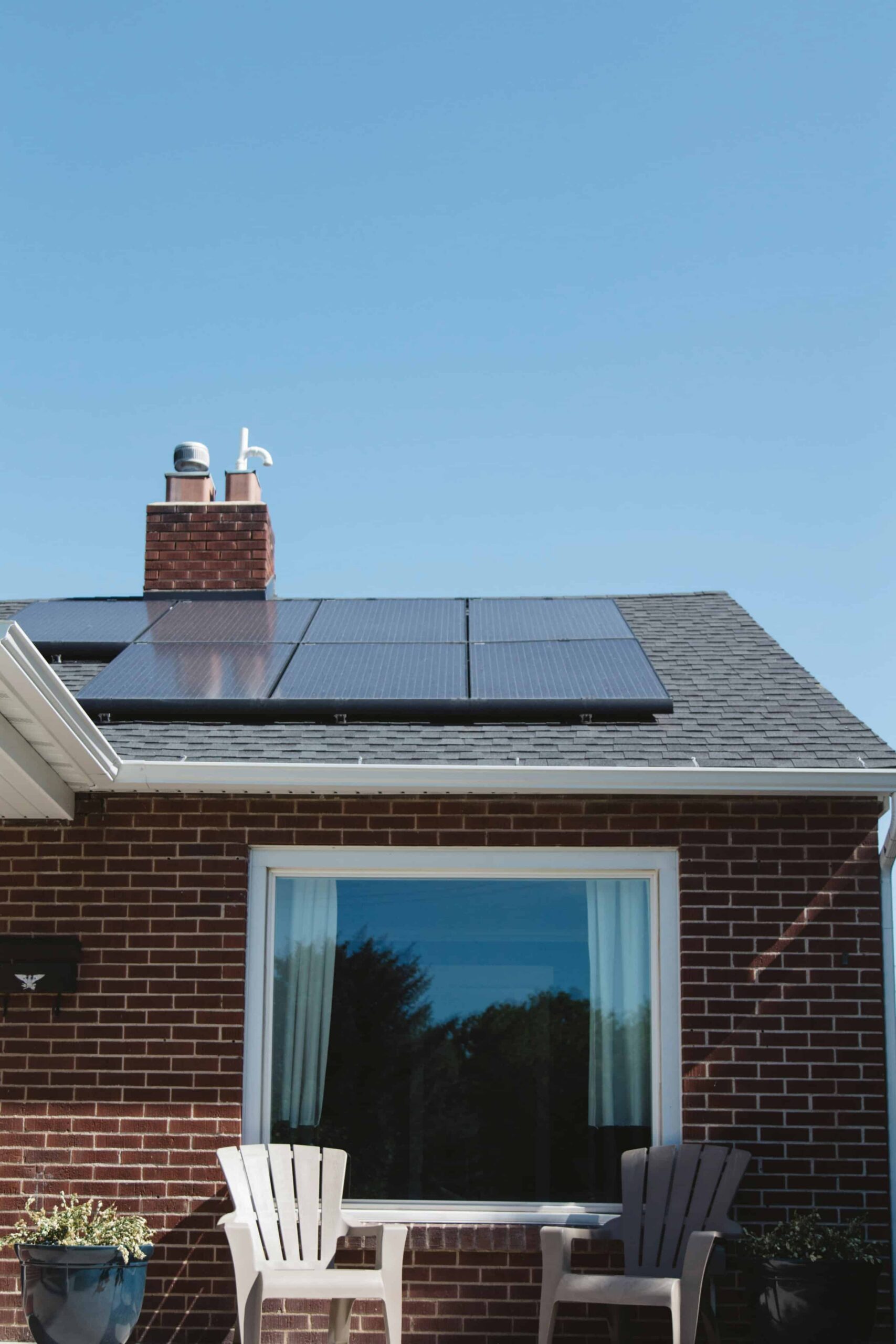Maison équipée de panneaux photovoltaïques en toiture